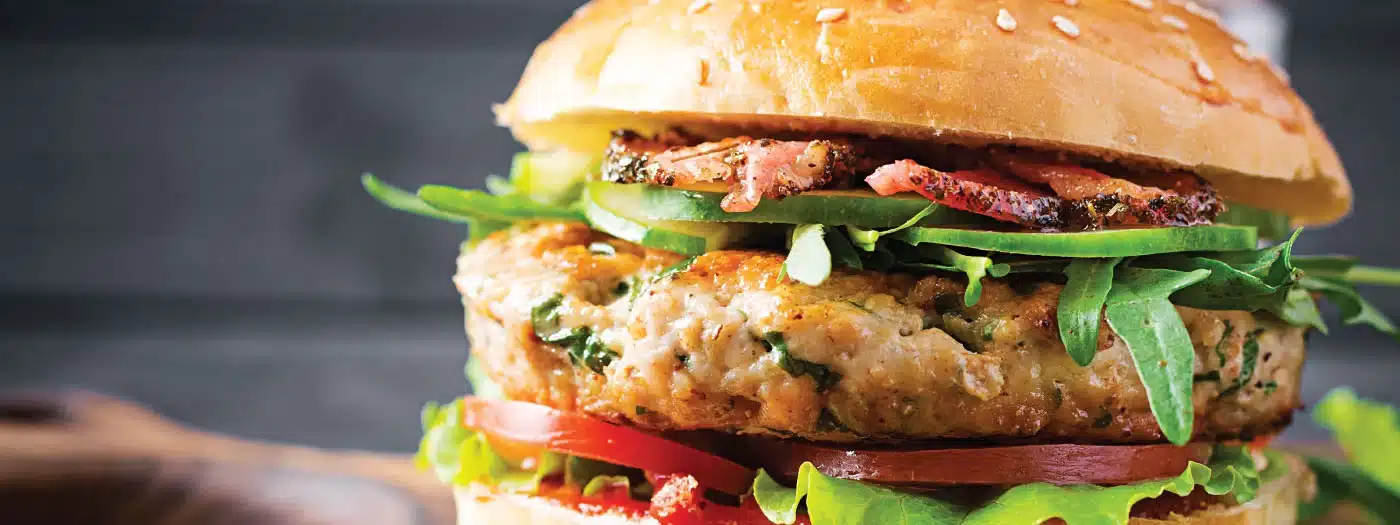 Disfruta de una deliciosa hamburguesa