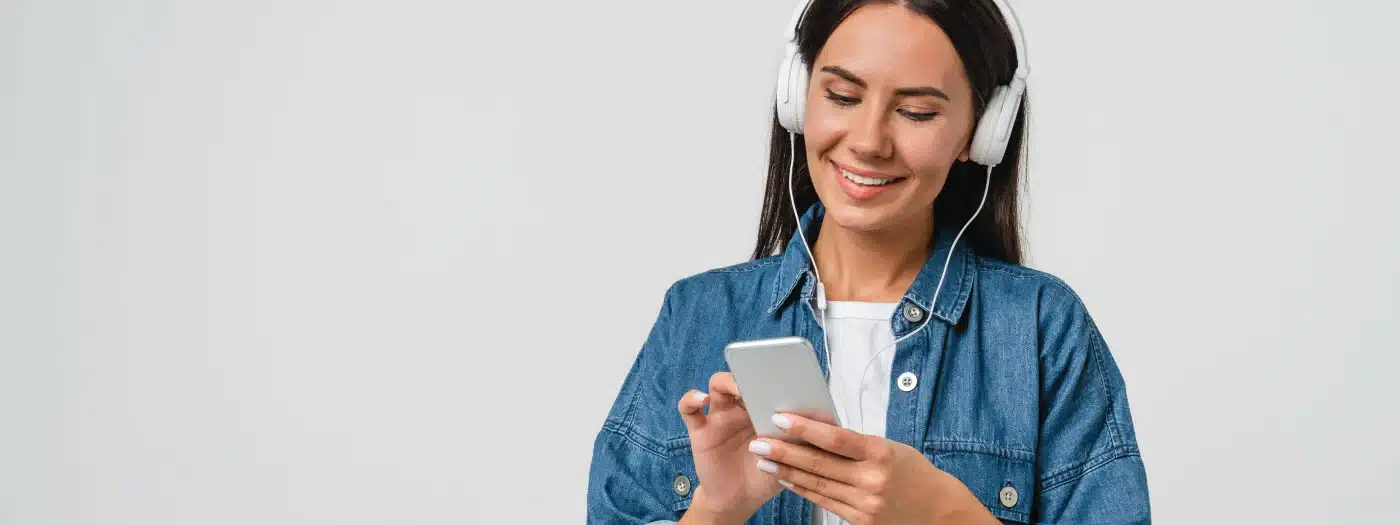 Tipos de audífonos para sumergirte en un mundo musical