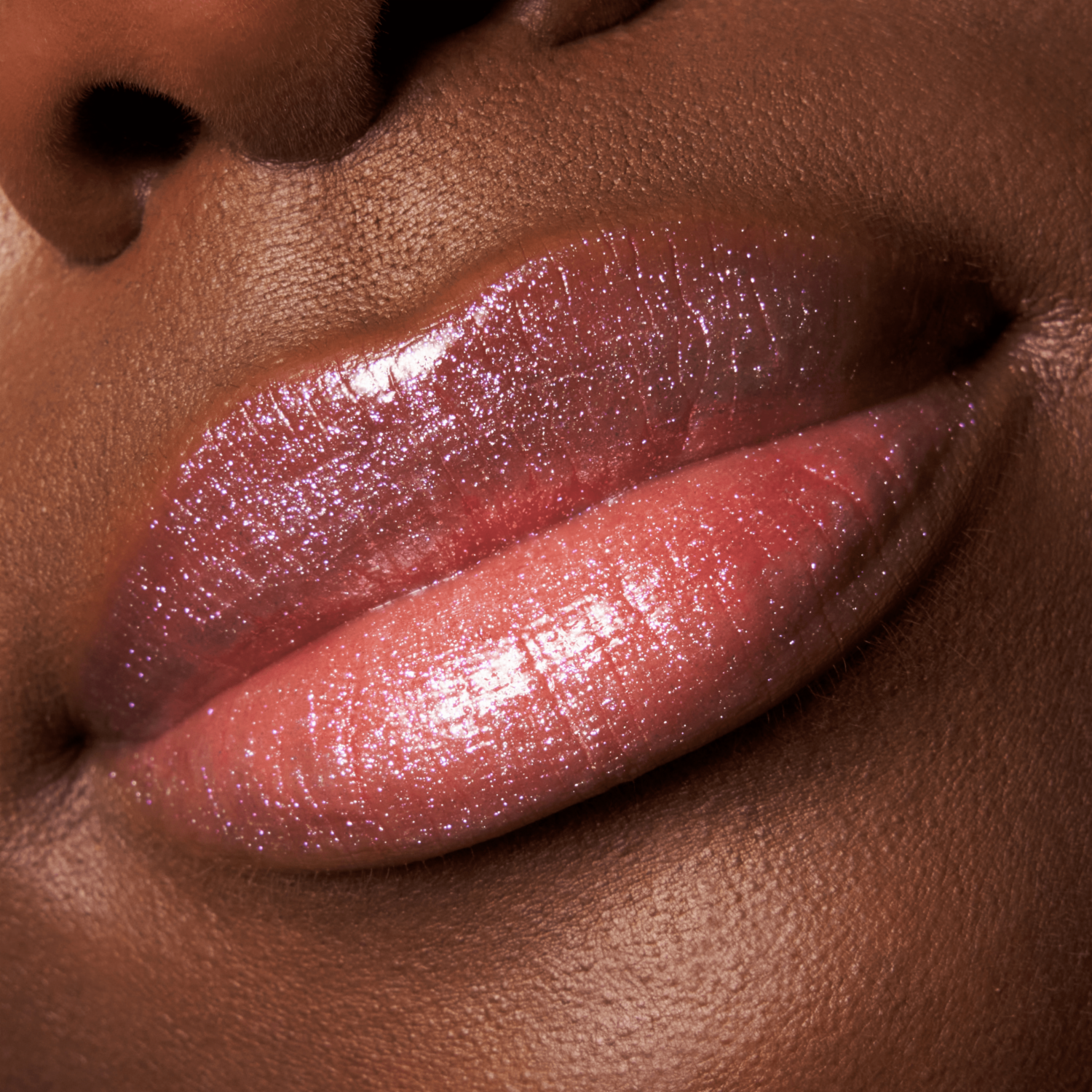 Brillo Labial Meta Glow Multi-Reflective ESSENCE