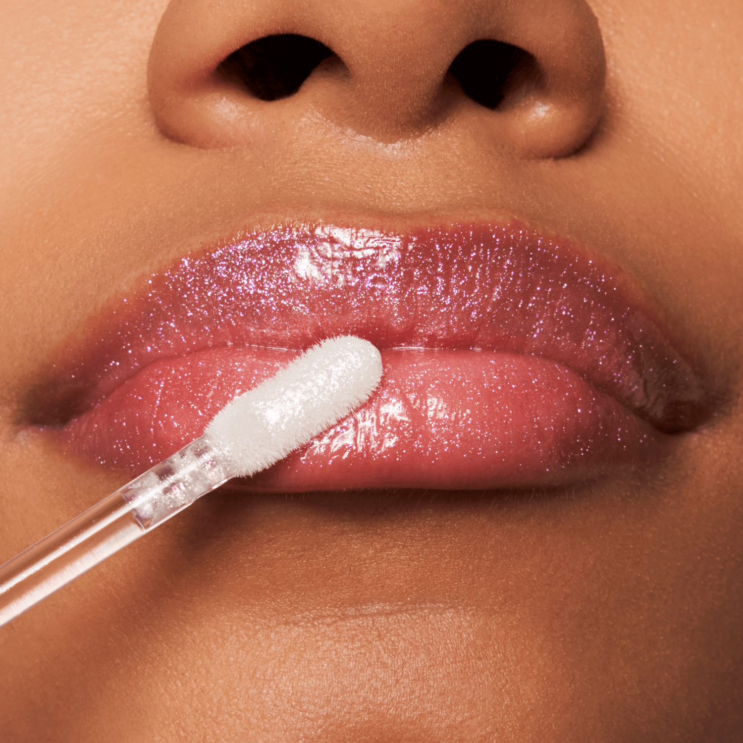 Brillo Labial Meta Glow Multi-Reflective ESSENCE