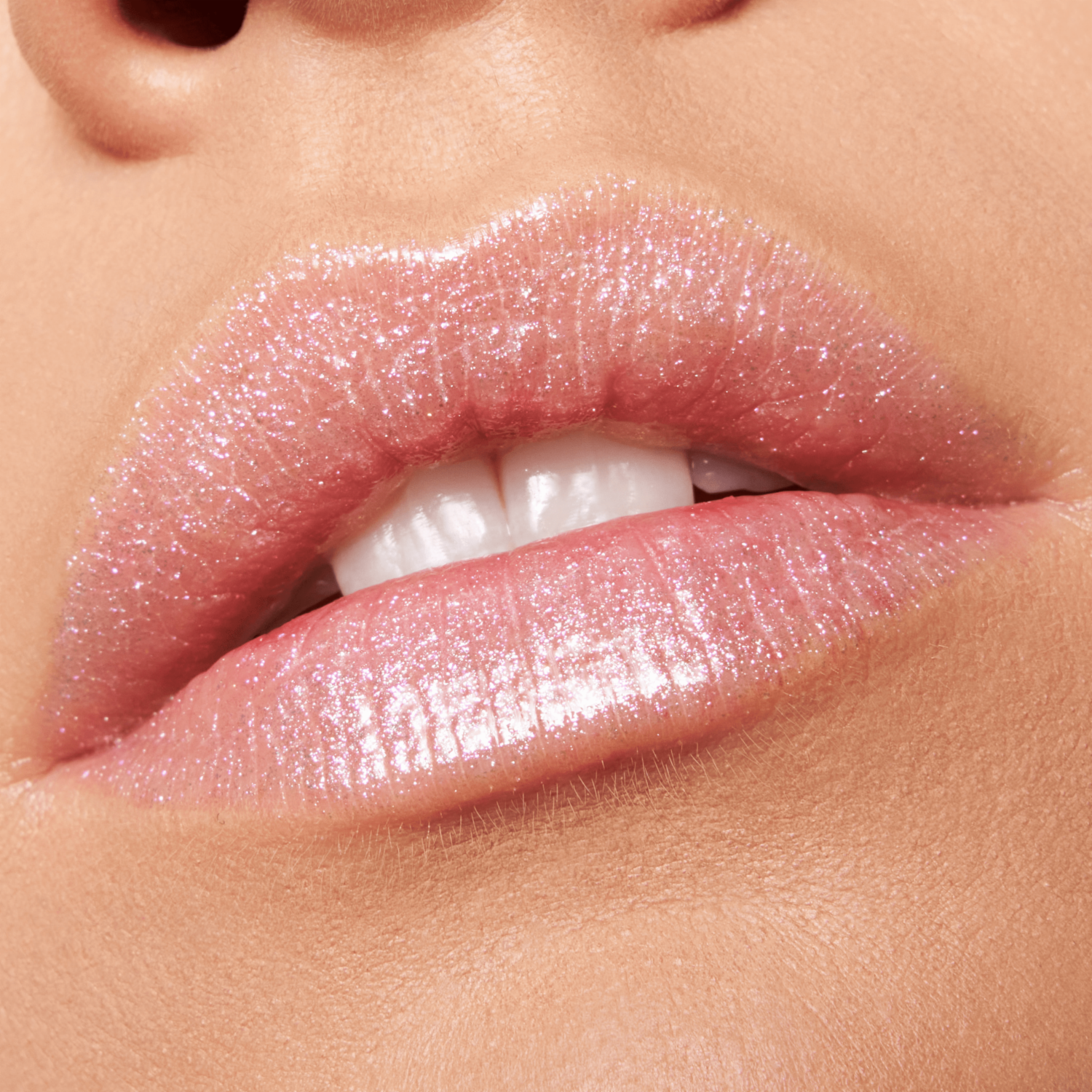 Brillo Labial Meta Glow Multi-Reflective ESSENCE