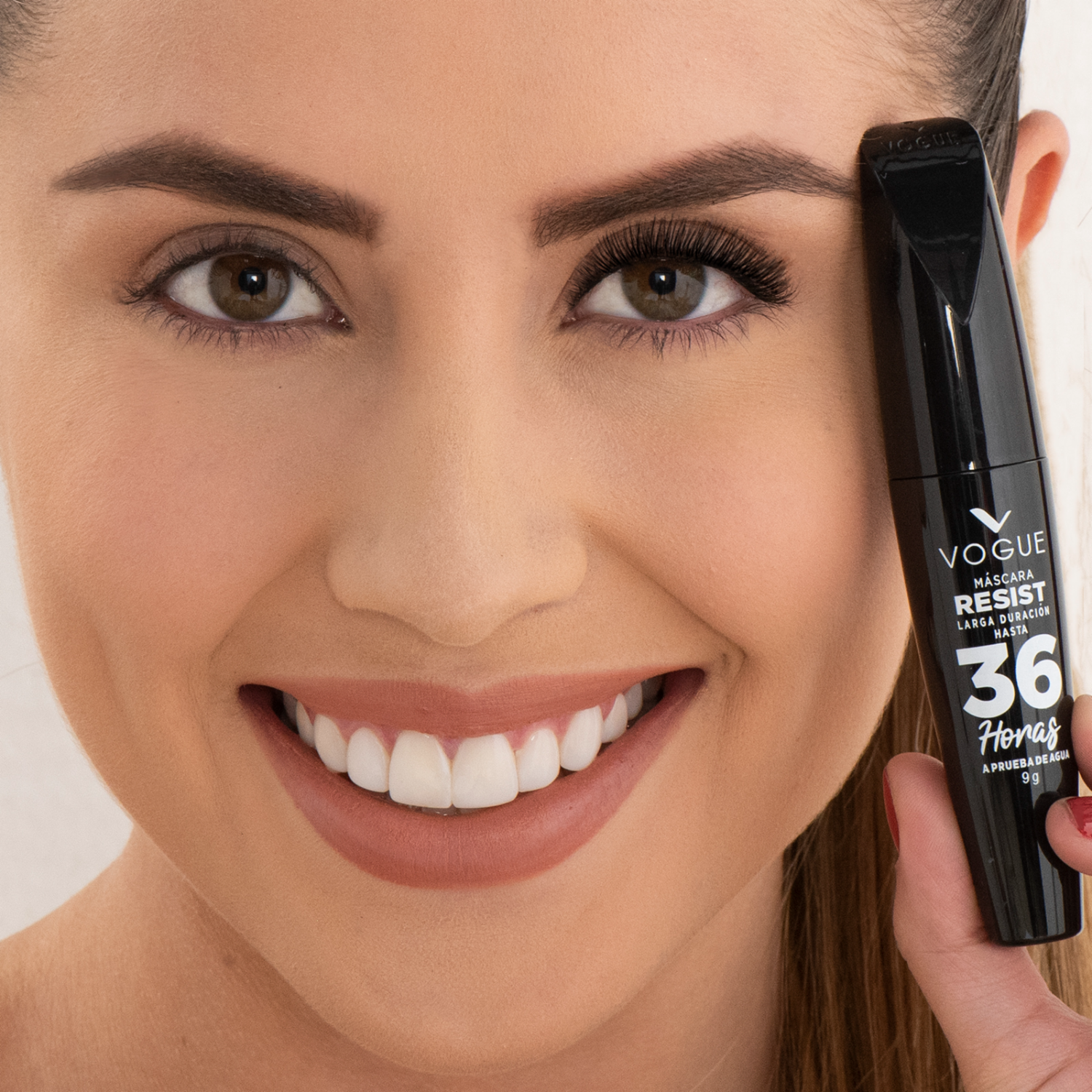 Máscara De Pestañas Resist A Prueba De Agua Negro VOGUE 9 G